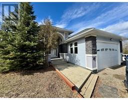 148 KINUSEO Avenue Tumbler Ridge