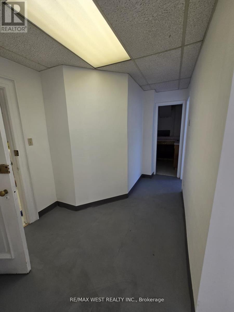 2b - 949 St Clair Avenue W, Toronto, Ontario  M6C 1C7 - Photo 3 - C12085259