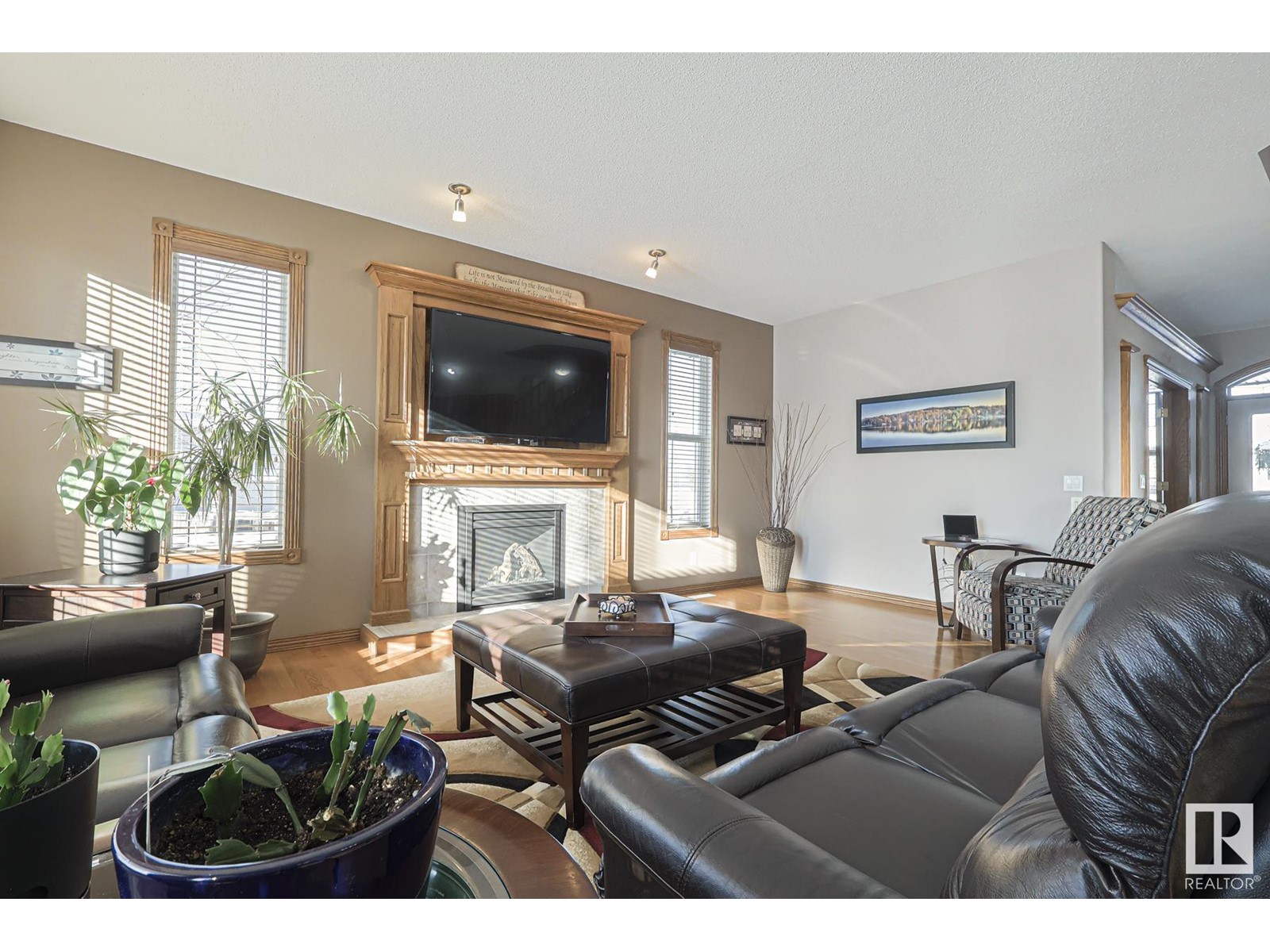 Property at 192 REICHERT DR image 2