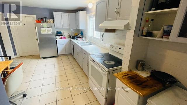 336 Batavia Place, Waterloo, Ontario  N2L 3W2 - Photo 6 - X12085282