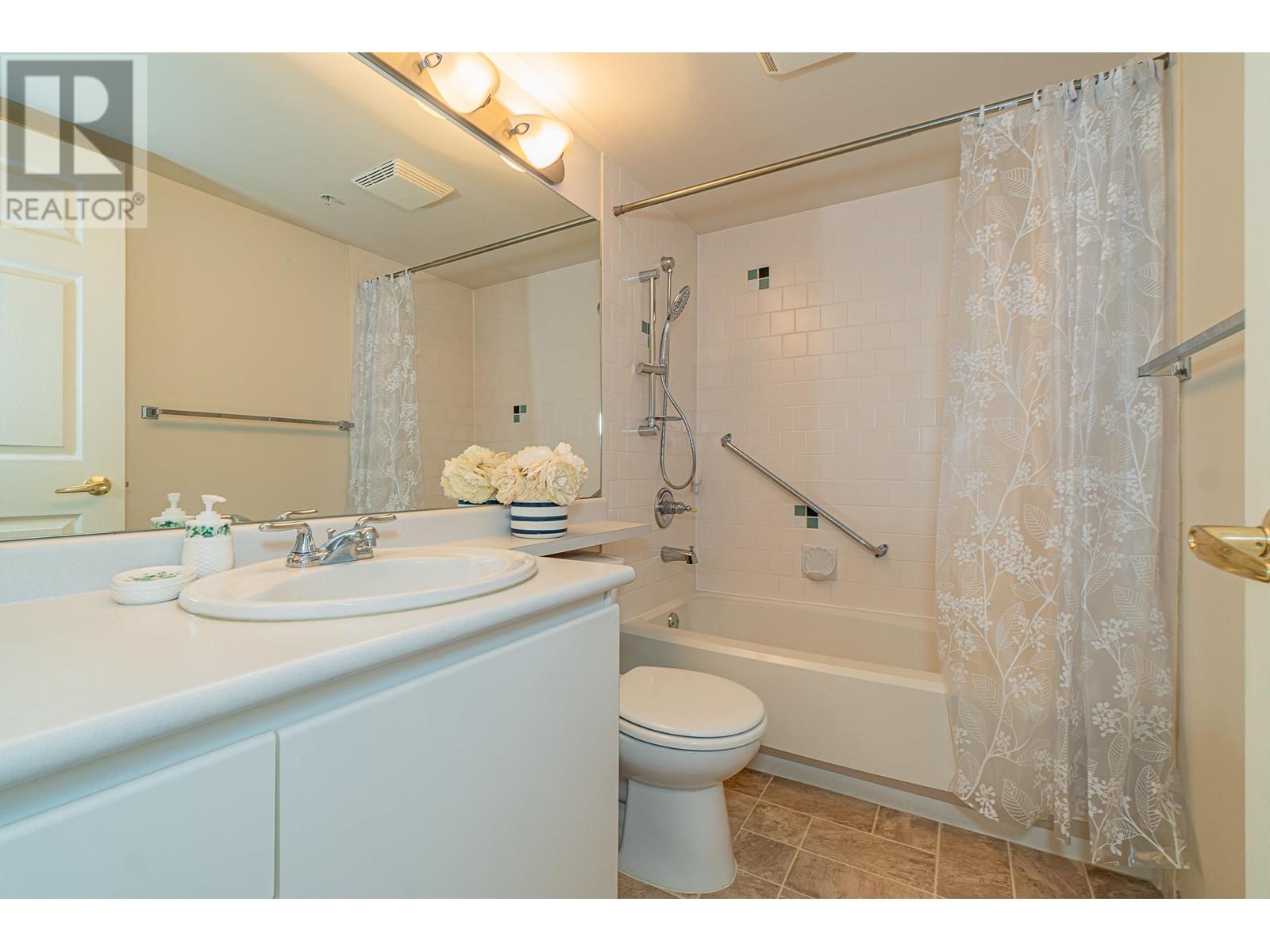 Listing Picture 16 of 30 : 908 5189 GASTON STREET, Vancouver / 溫哥華 - 魯藝地產 Yvonne Lu Group - MLS Medallion Club Member