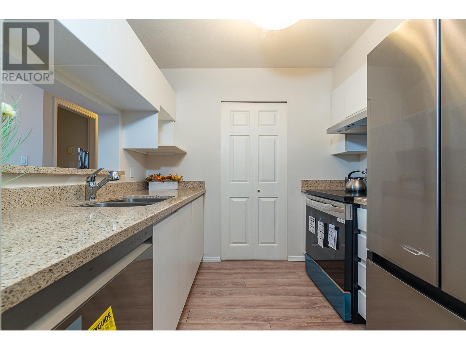 Listing Picture 5 of 30 : 908 5189 GASTON STREET, Vancouver / 溫哥華 - 魯藝地產 Yvonne Lu Group - MLS Medallion Club Member