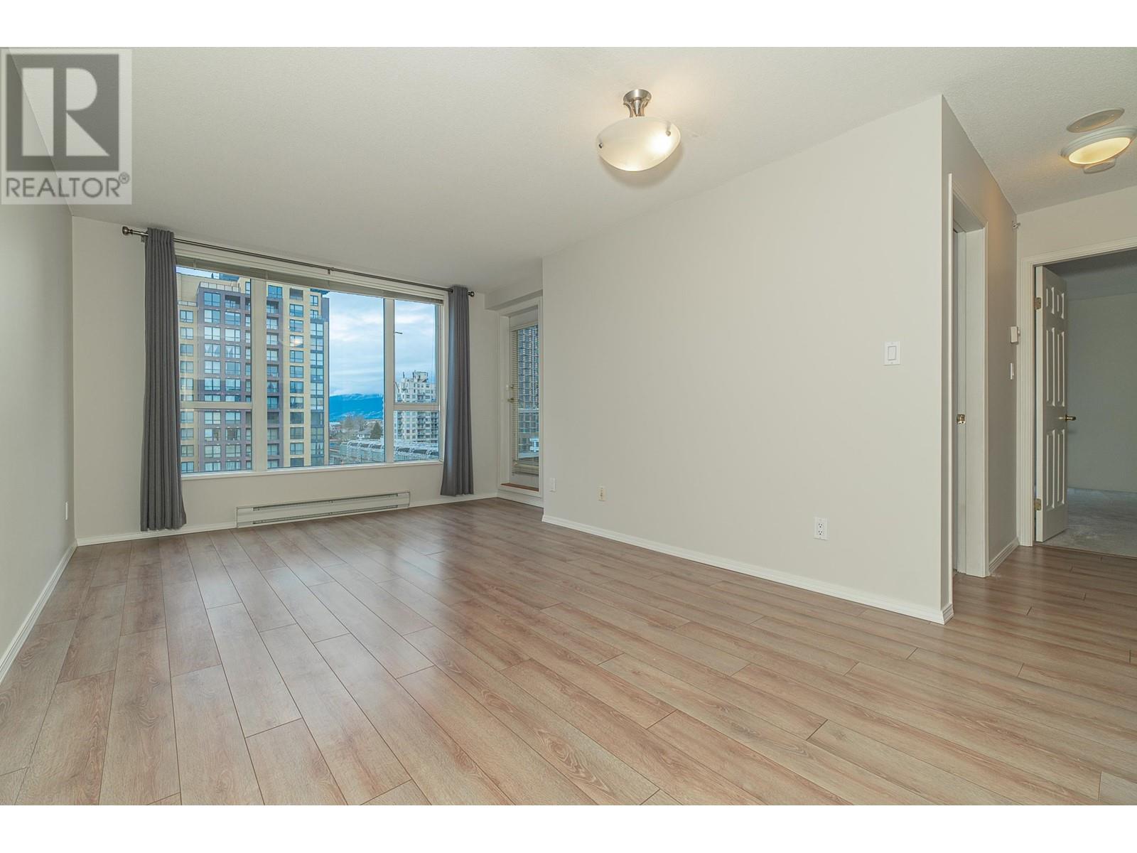 Listing Picture 2 of 30 : 908 5189 GASTON STREET, Vancouver / 溫哥華 - 魯藝地產 Yvonne Lu Group - MLS Medallion Club Member