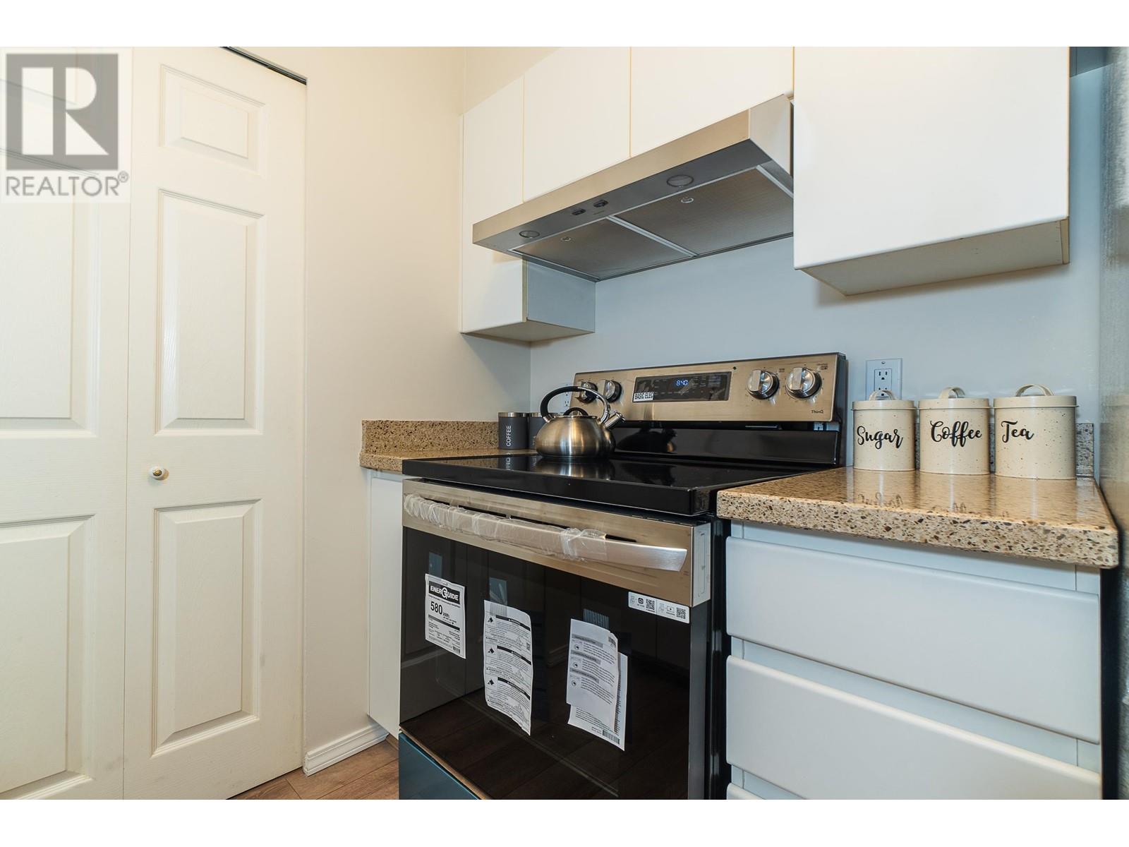 Listing Picture 6 of 30 : 908 5189 GASTON STREET, Vancouver / 溫哥華 - 魯藝地產 Yvonne Lu Group - MLS Medallion Club Member