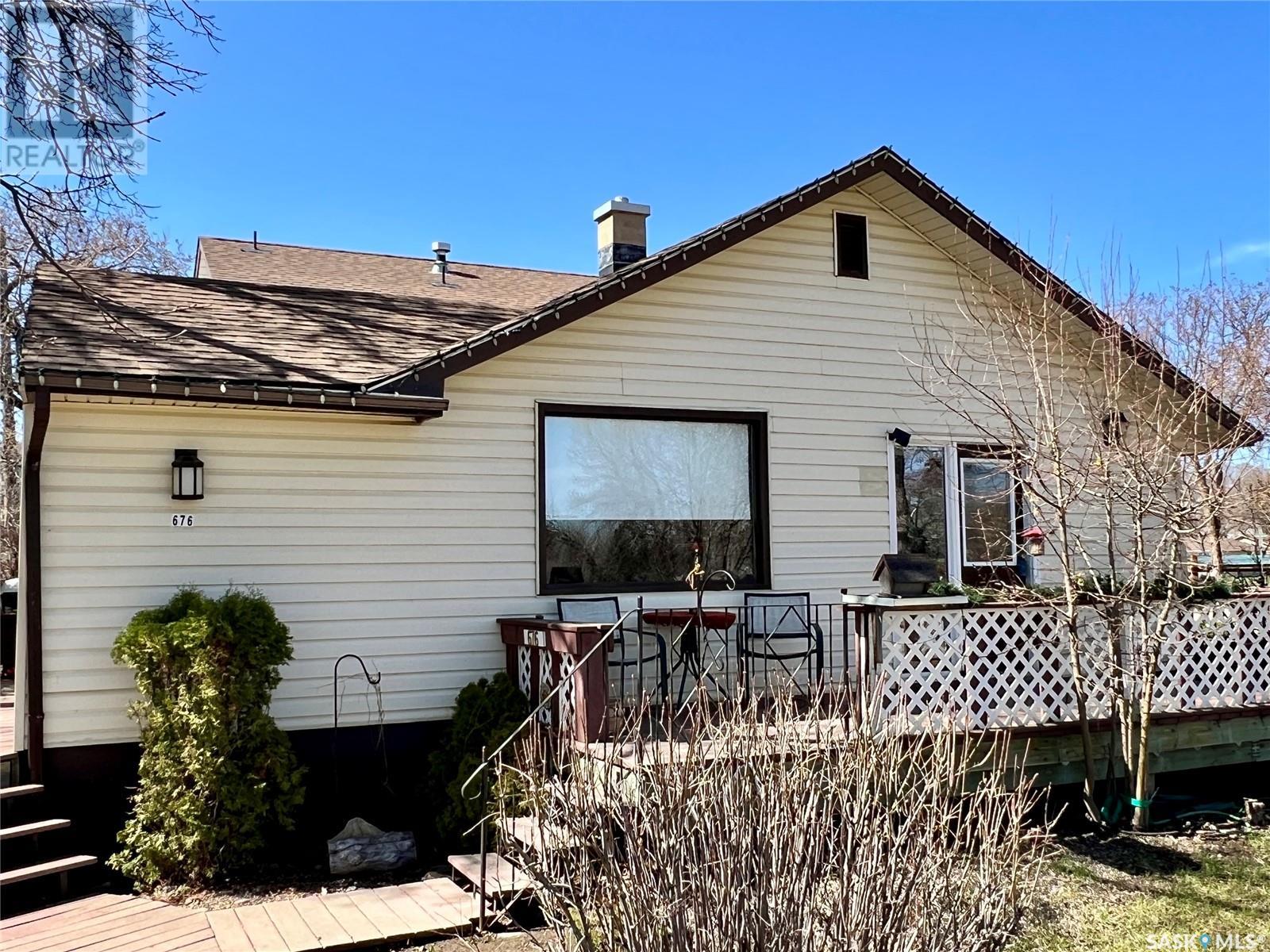 Property at 676 3rd AVENUE NE image 3