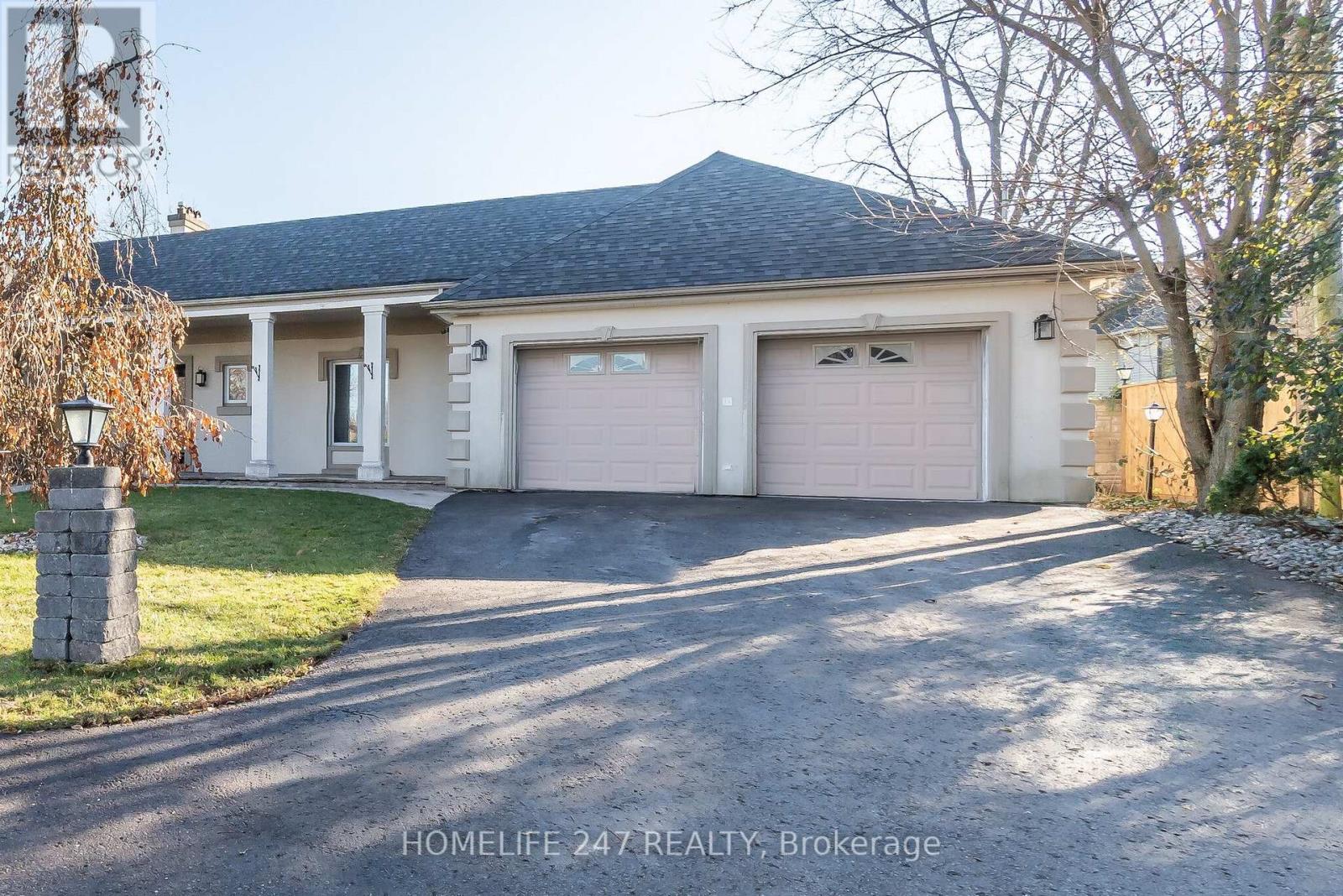Property at 137 COMMISSIONERS ROAD E image 4