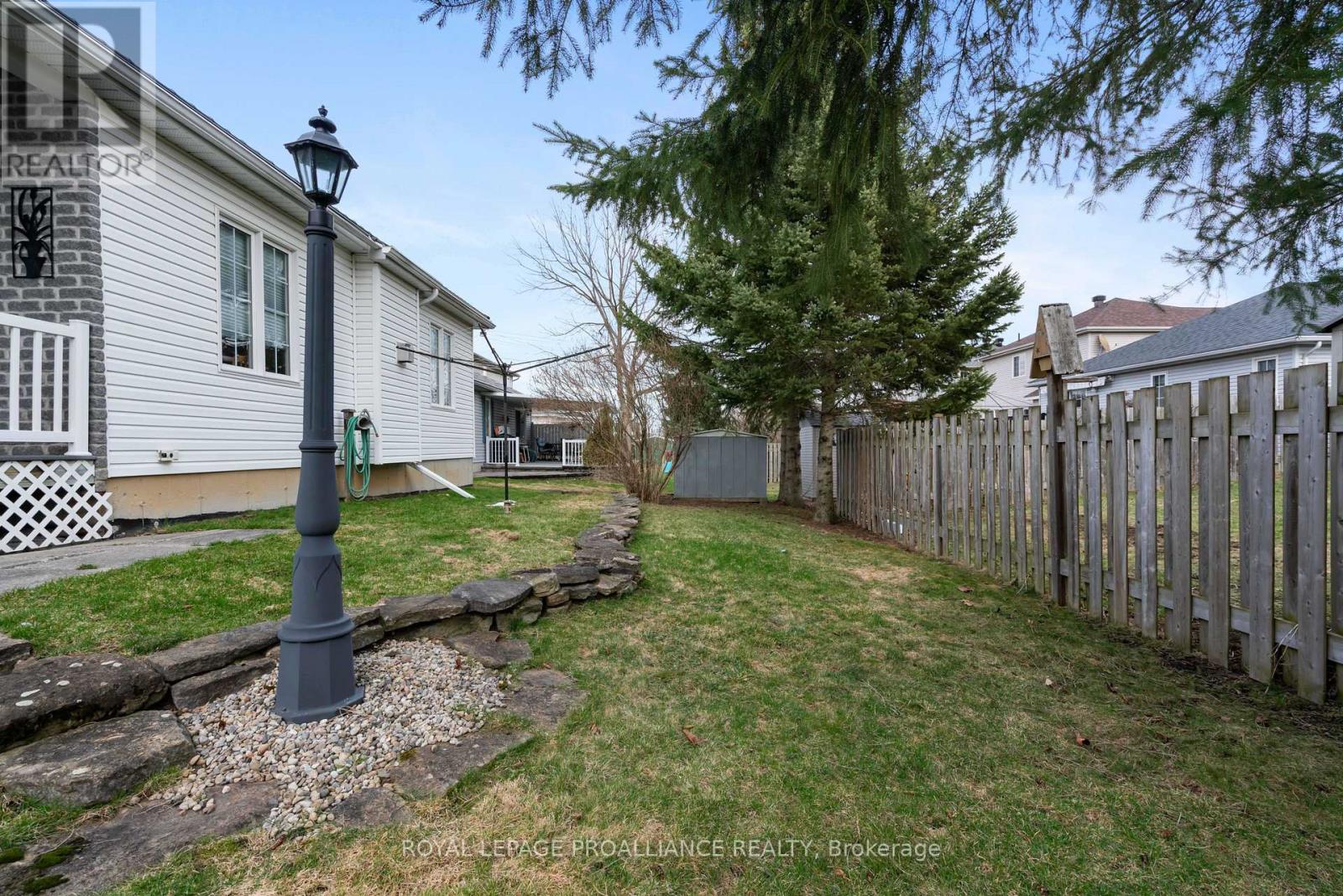 21 LOYALIST PLACE Brockville