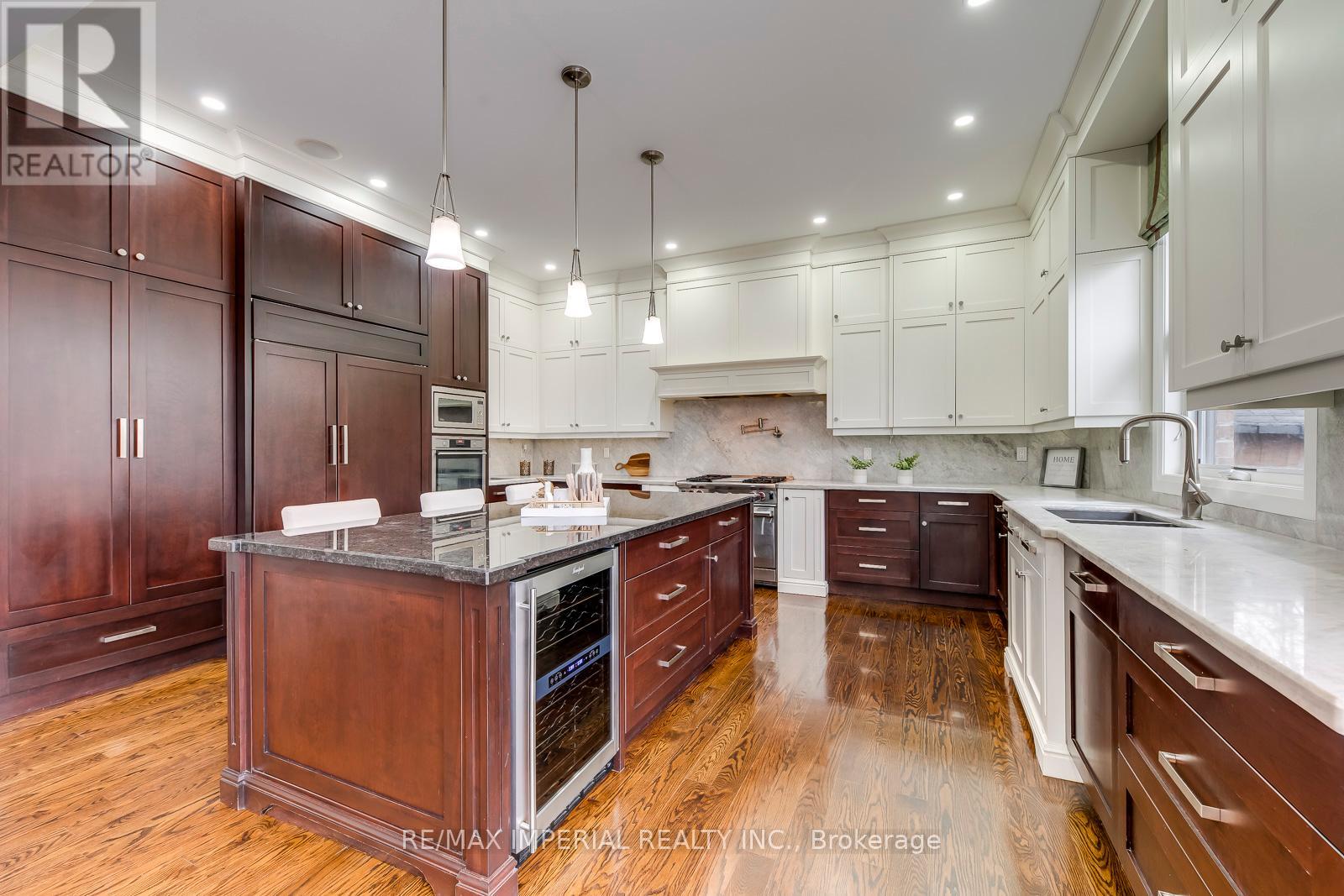409 Valley Drive, Oakville, Ontario  L6L 4L5 - Photo 16 - W12085337