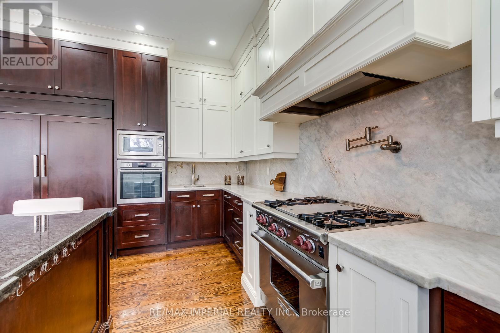 409 Valley Drive, Oakville, Ontario  L6L 4L5 - Photo 17 - W12085337