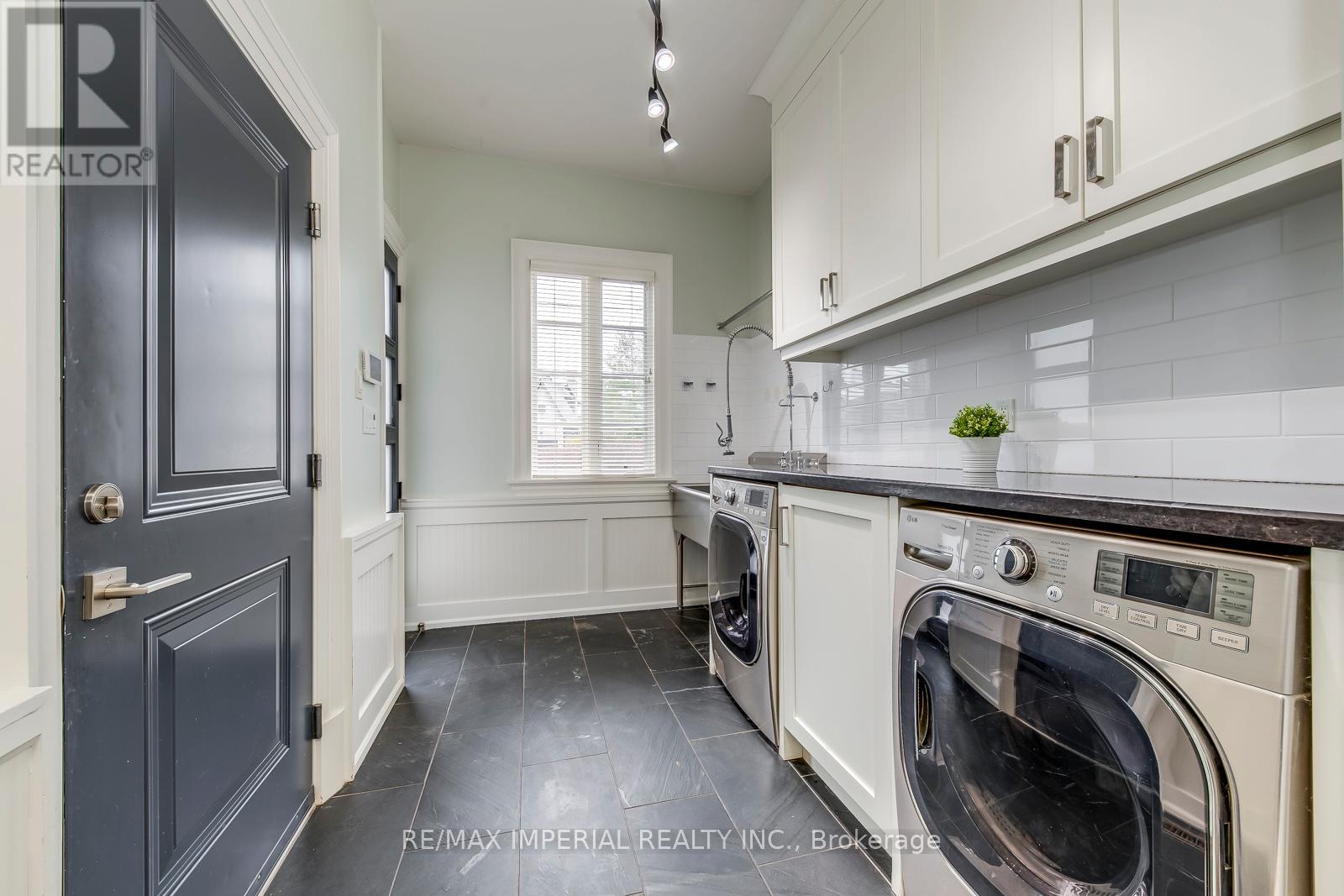 409 Valley Drive, Oakville, Ontario  L6L 4L5 - Photo 21 - W12085337