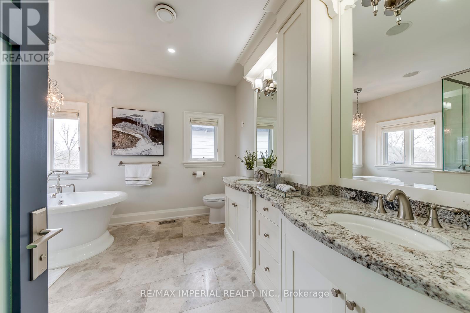 409 Valley Drive, Oakville, Ontario  L6L 4L5 - Photo 30 - W12085337