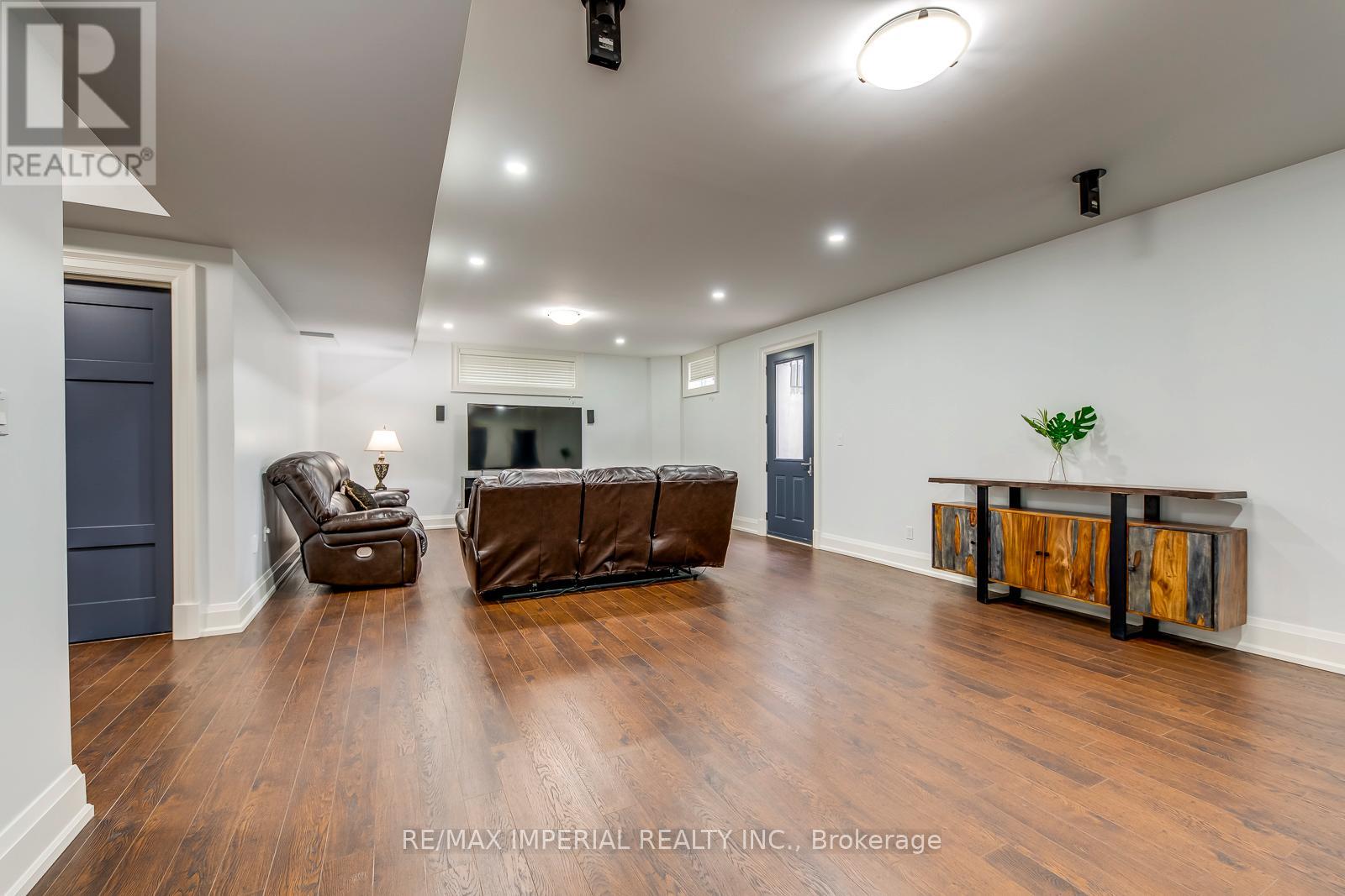 409 Valley Drive, Oakville, Ontario  L6L 4L5 - Photo 38 - W12085337