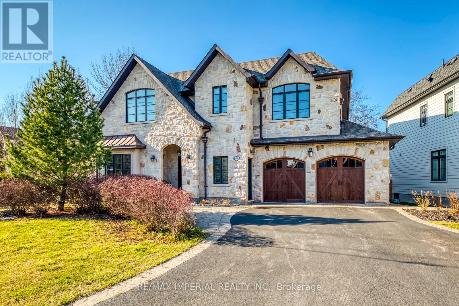 409 Valley Drive, Oakville, Ontario  L6L 4L5 - Photo 5 - W12085337