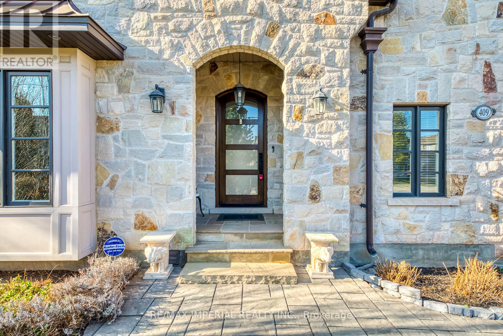 409 Valley Drive, Oakville, Ontario  L6L 4L5 - Photo 7 - W12085337