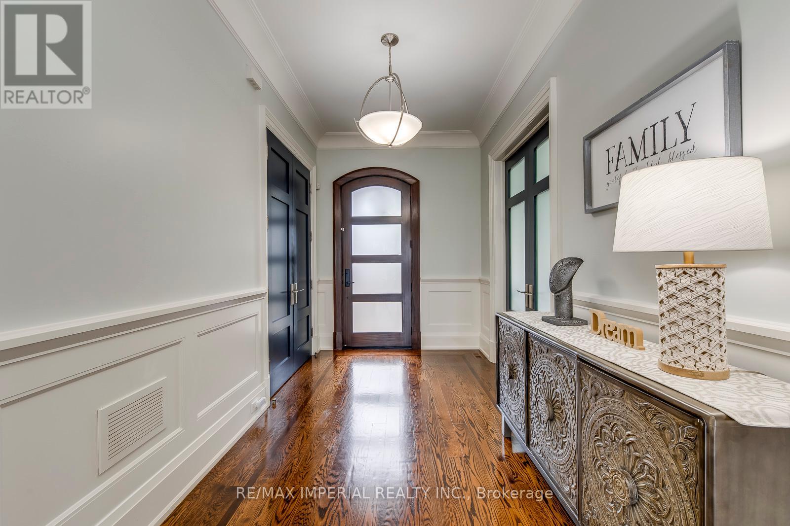 409 Valley Drive, Oakville, Ontario  L6L 4L5 - Photo 9 - W12085337