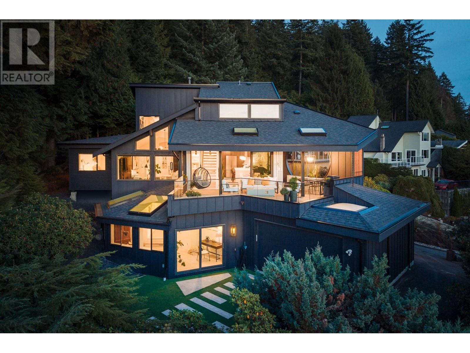 Property at 55 AXFORD BAY image 2