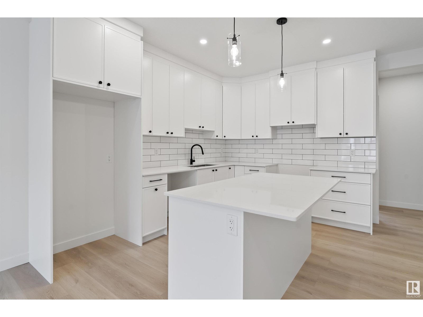 Property at 6403 66 ST image 2