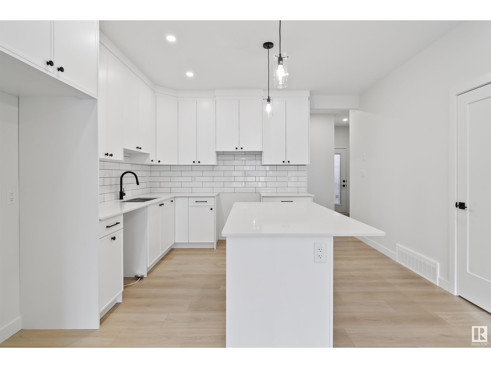 Property at 6403 66 ST image 3