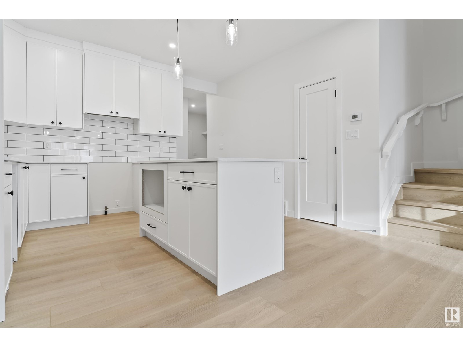 Property at 6403 66 ST image 5