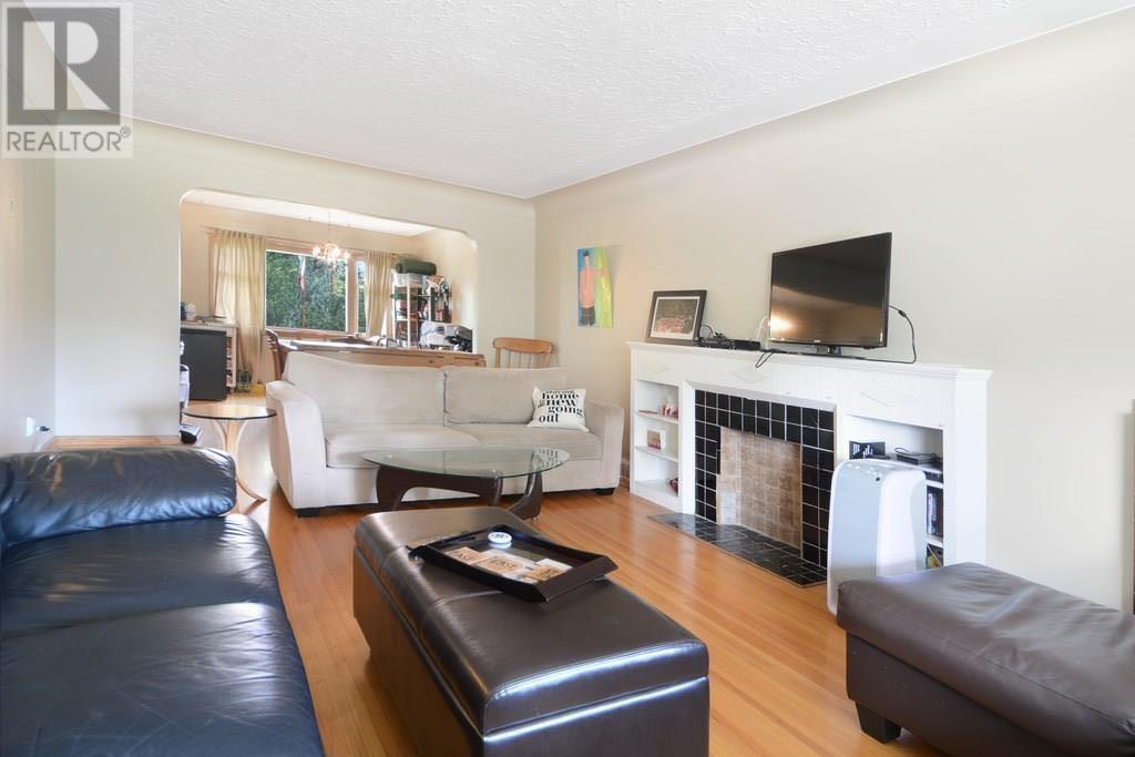 Property at 2204 24 Avenue NW image 4