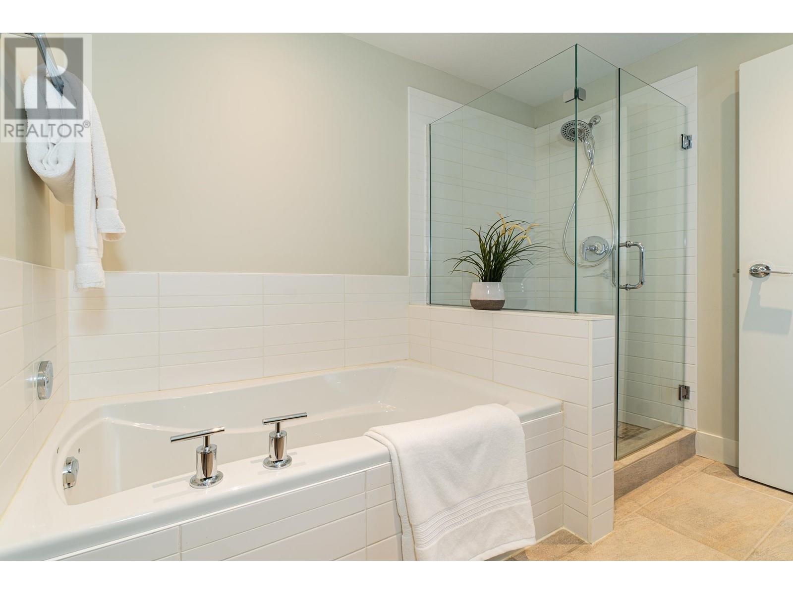 Listing Picture 25 of 33 : 503 6015 IONA DRIVE, Vancouver / 溫哥華 - 魯藝地產 Yvonne Lu Group - MLS Medallion Club Member