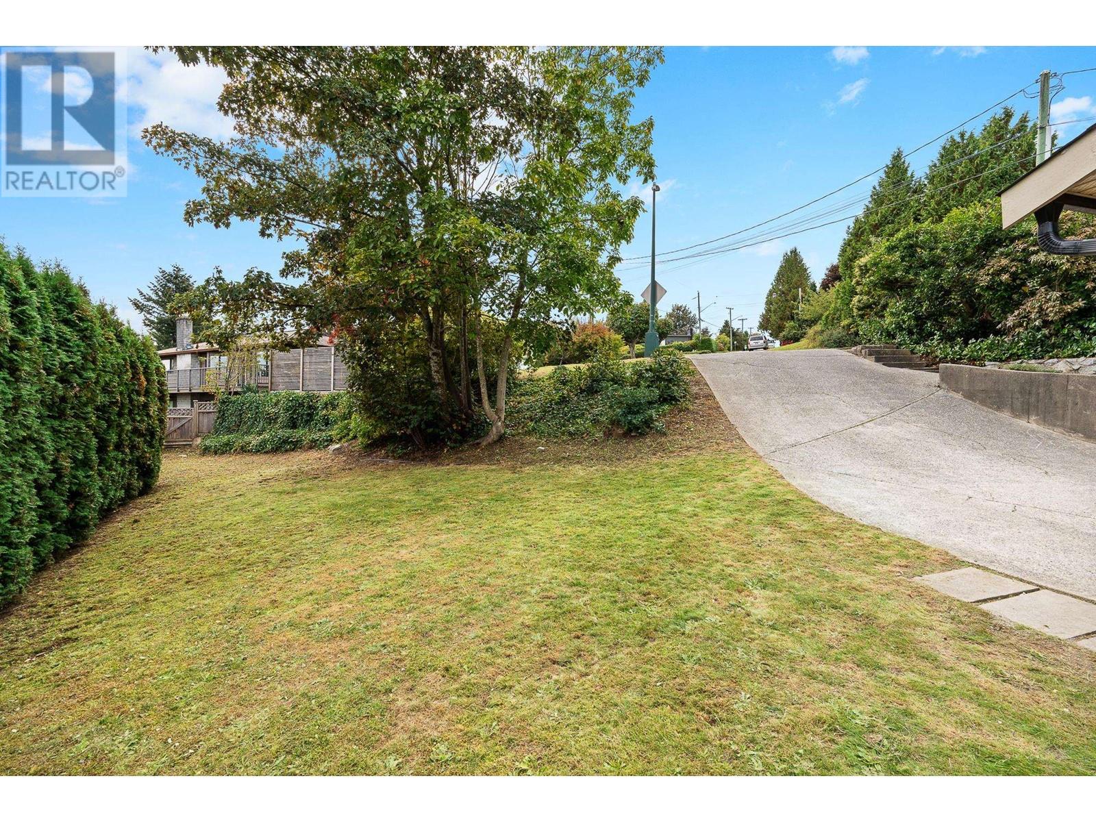 2217 Hillside Avenue, Coquitlam, British Columbia  V3K 1L3 - Photo 3 - R2990116