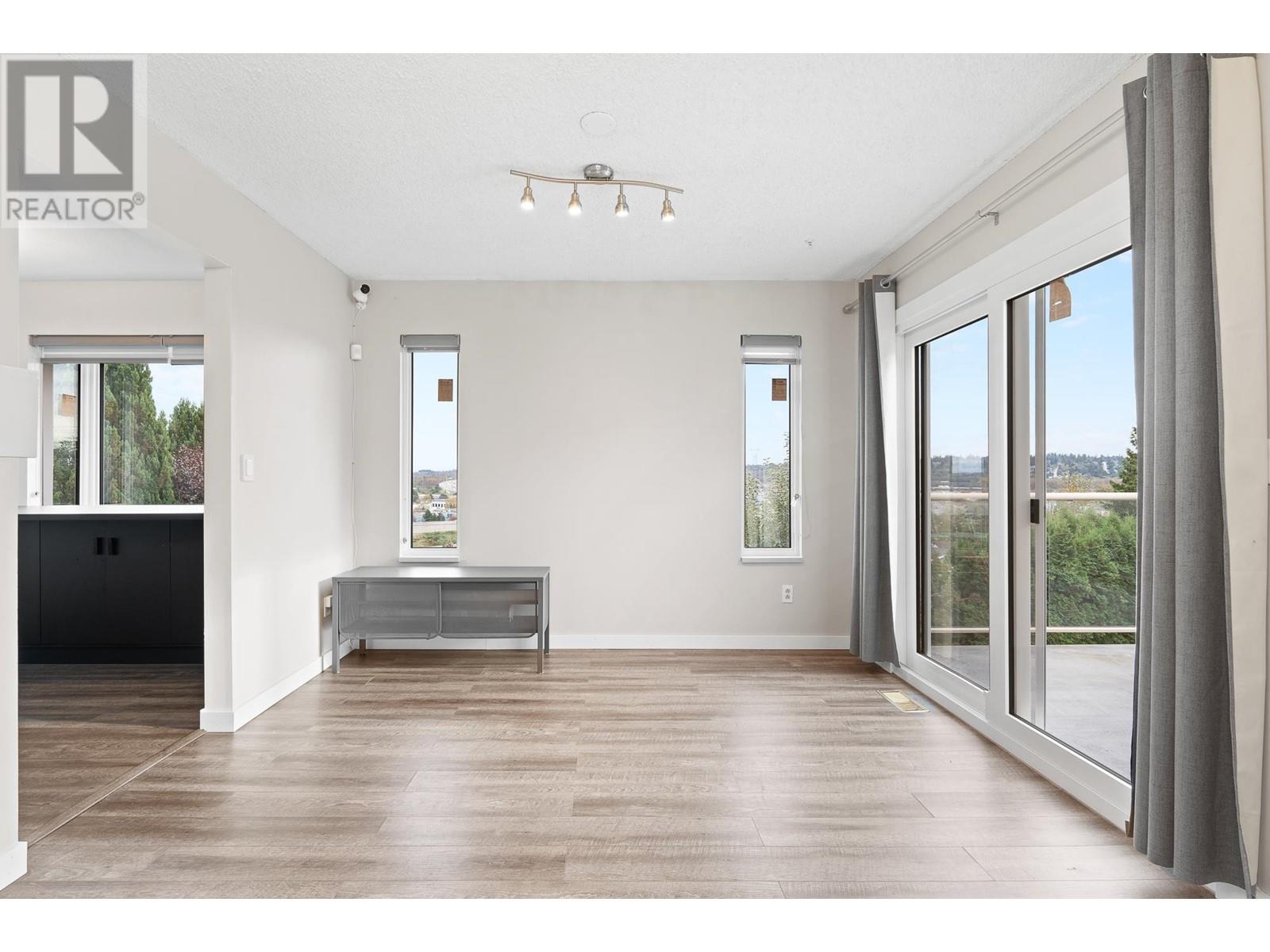 2217 Hillside Avenue, Coquitlam, British Columbia  V3K 1L3 - Photo 12 - R2990116