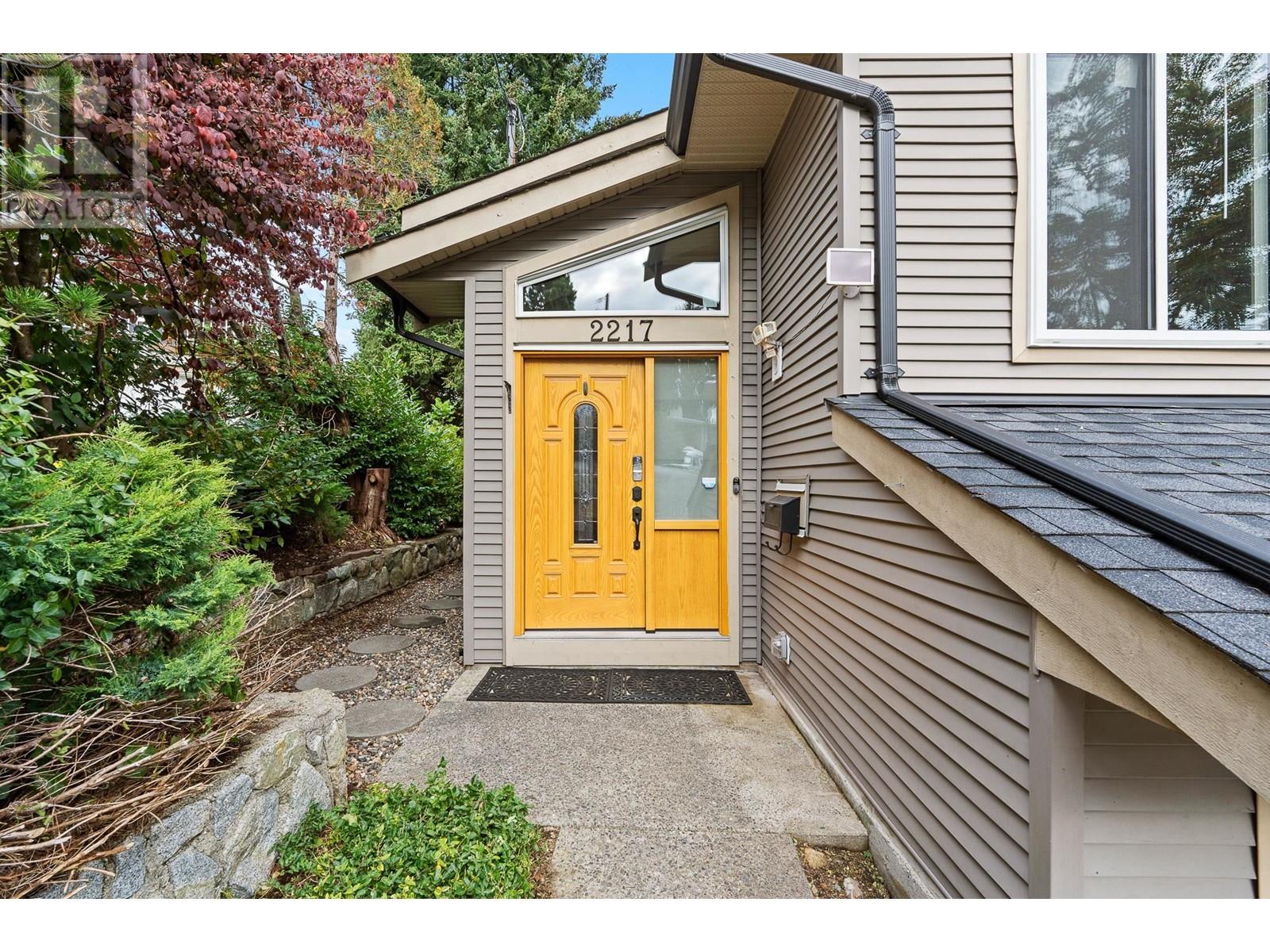 2217 Hillside Avenue, Coquitlam, British Columbia  V3K 1L3 - Photo 6 - R2990116