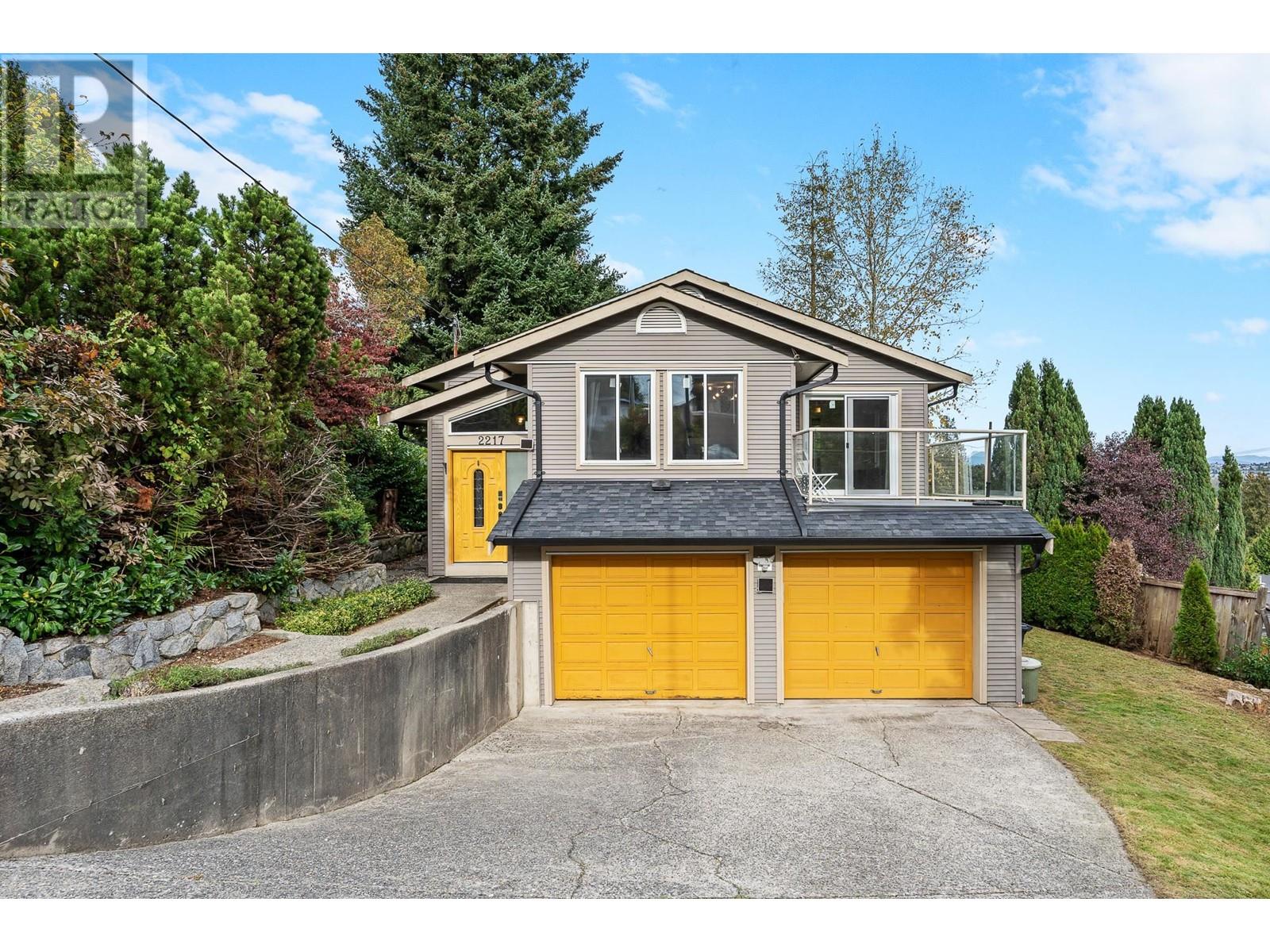 2217 Hillside Avenue, Coquitlam, British Columbia  V3K 1L3 - Photo 2 - R2990116