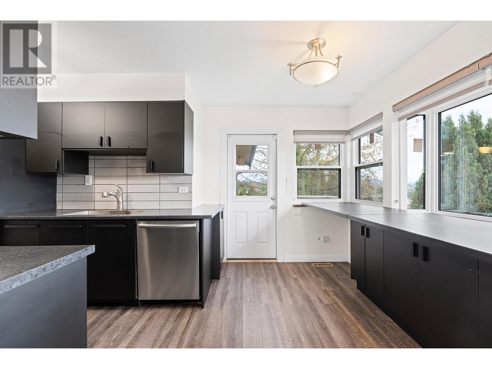 2217 Hillside Avenue, Coquitlam, British Columbia  V3K 1L3 - Photo 17 - R2990116