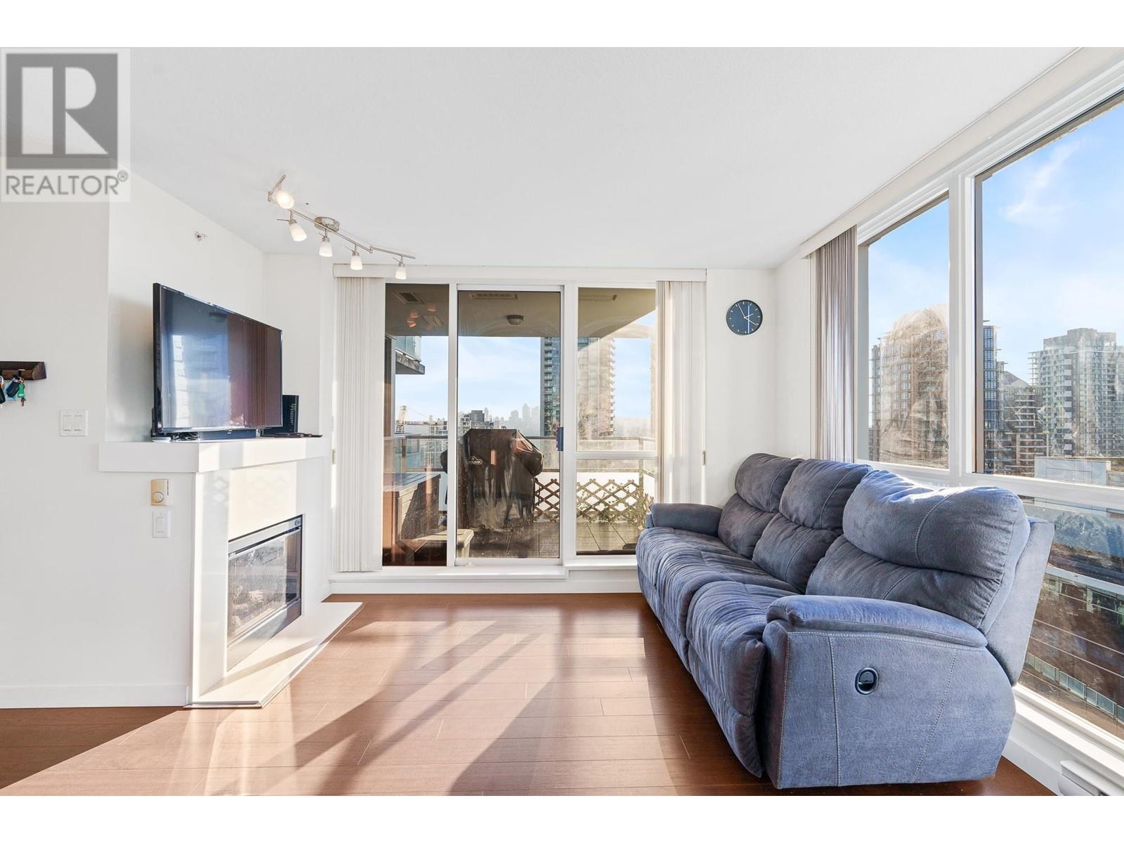 Listing Picture 11 of 30 : 2006 4400 BUCHANAN STREET, Burnaby / 本拿比 - 魯藝地產 Yvonne Lu Group - MLS Medallion Club Member