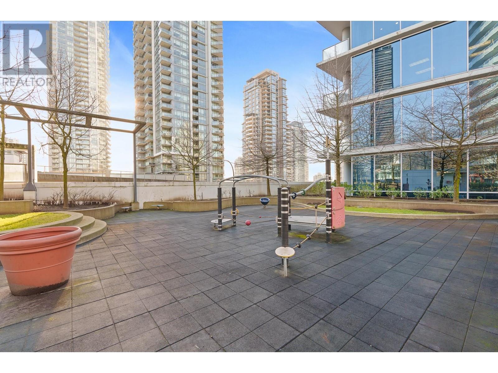 Listing Picture 29 of 30 : 2006 4400 BUCHANAN STREET, Burnaby / 本拿比 - 魯藝地產 Yvonne Lu Group - MLS Medallion Club Member