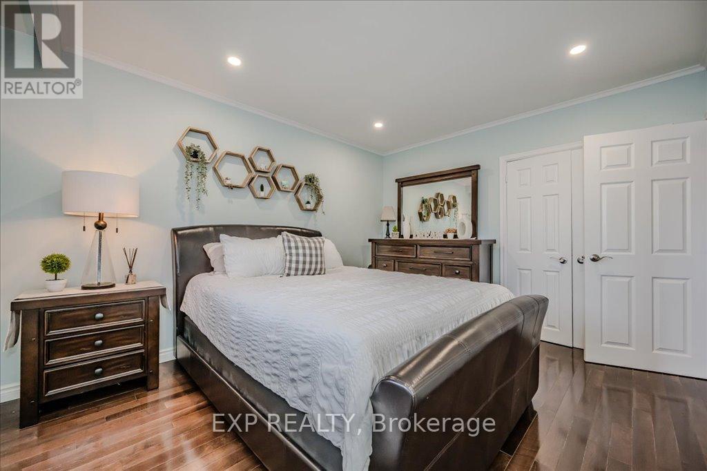 4 Buckley Crescent, Toronto, Ontario  M9R 3K5 - Photo 10 - W12085405