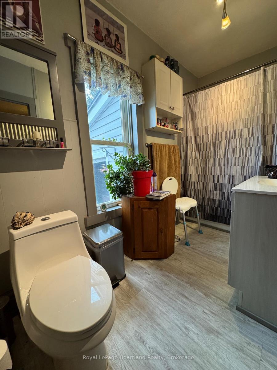663 Josephine Street, North Huron, Ontario  N0G 2W0 - Photo 10 - X12085417