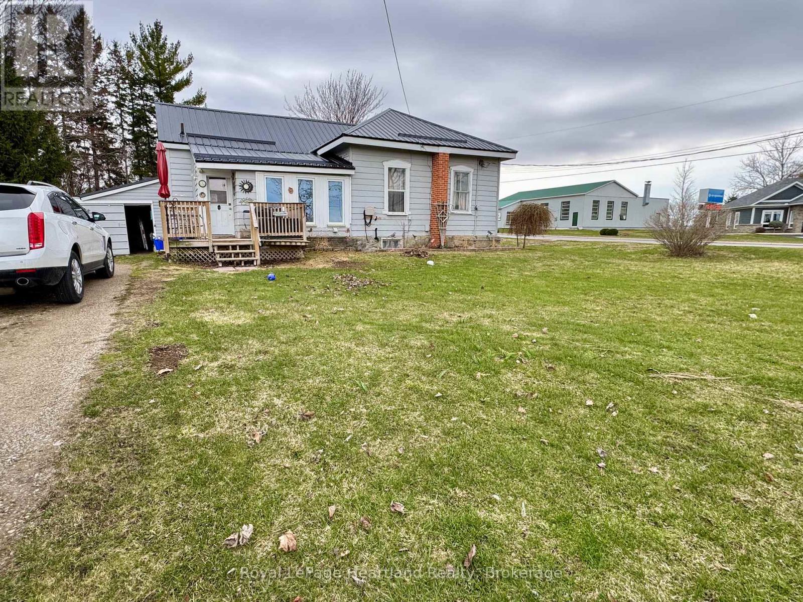 663 Josephine Street, North Huron, Ontario  N0G 2W0 - Photo 15 - X12085417