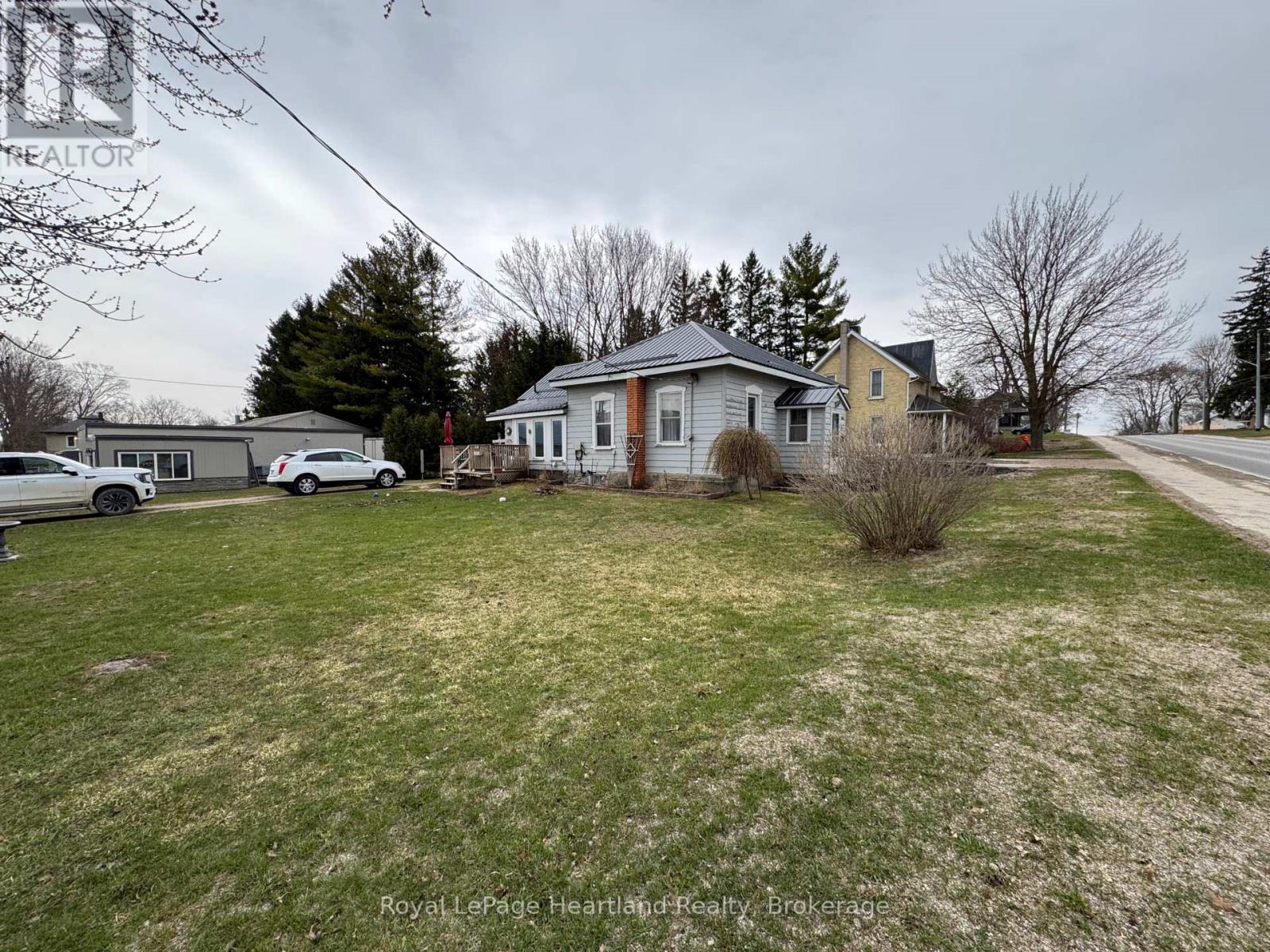 663 Josephine Street, North Huron, Ontario  N0G 2W0 - Photo 2 - X12085417
