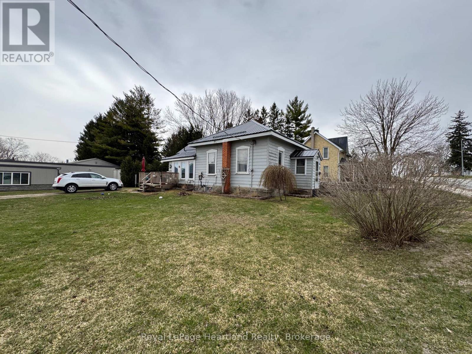 663 Josephine Street, North Huron, Ontario  N0G 2W0 - Photo 3 - X12085417