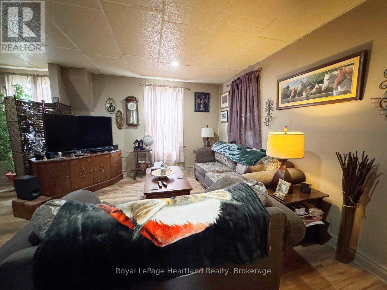 663 Josephine Street, North Huron, Ontario  N0G 2W0 - Photo 4 - X12085417