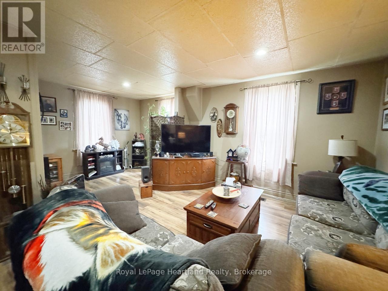 663 Josephine Street, North Huron, Ontario  N0G 2W0 - Photo 5 - X12085417