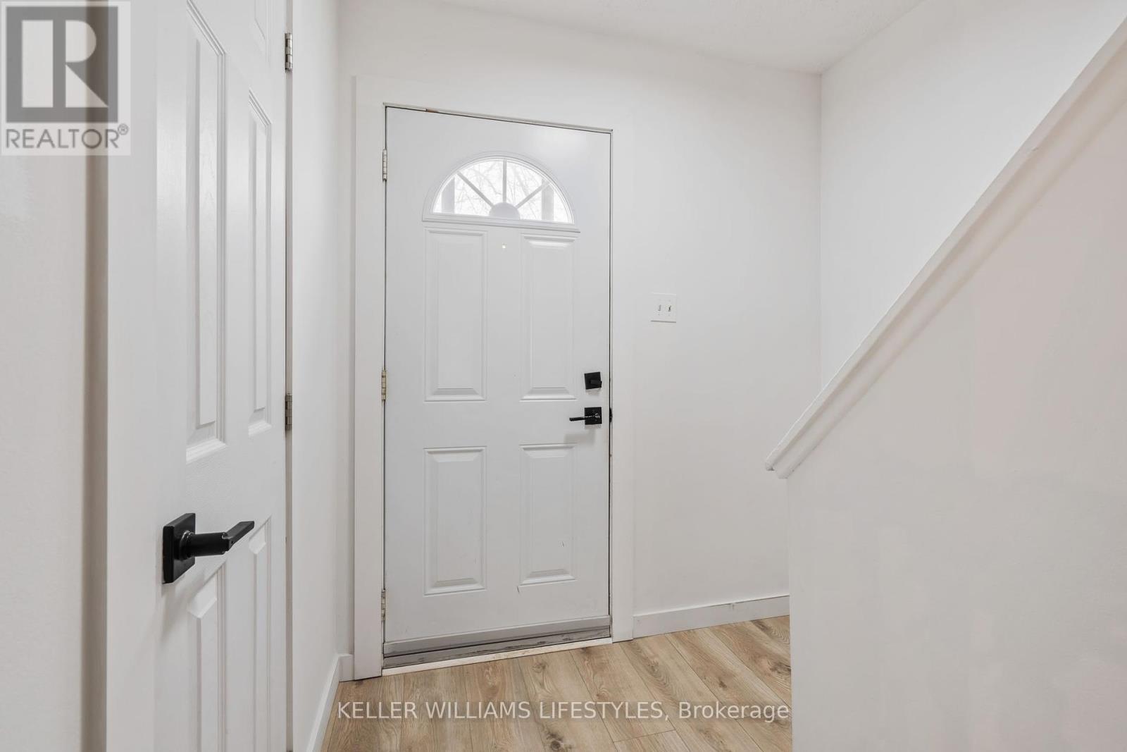 Property at 26 - 166 SOUTHDALE ROAD W image 3