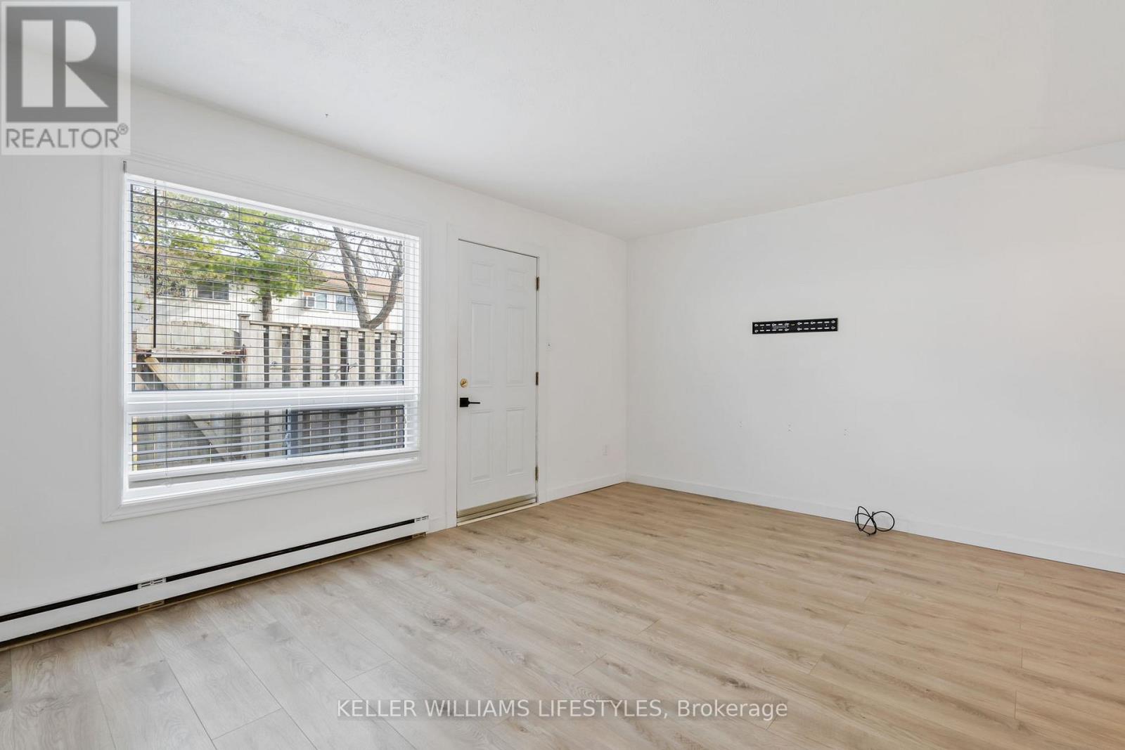 Property at 26 - 166 SOUTHDALE ROAD W image 4