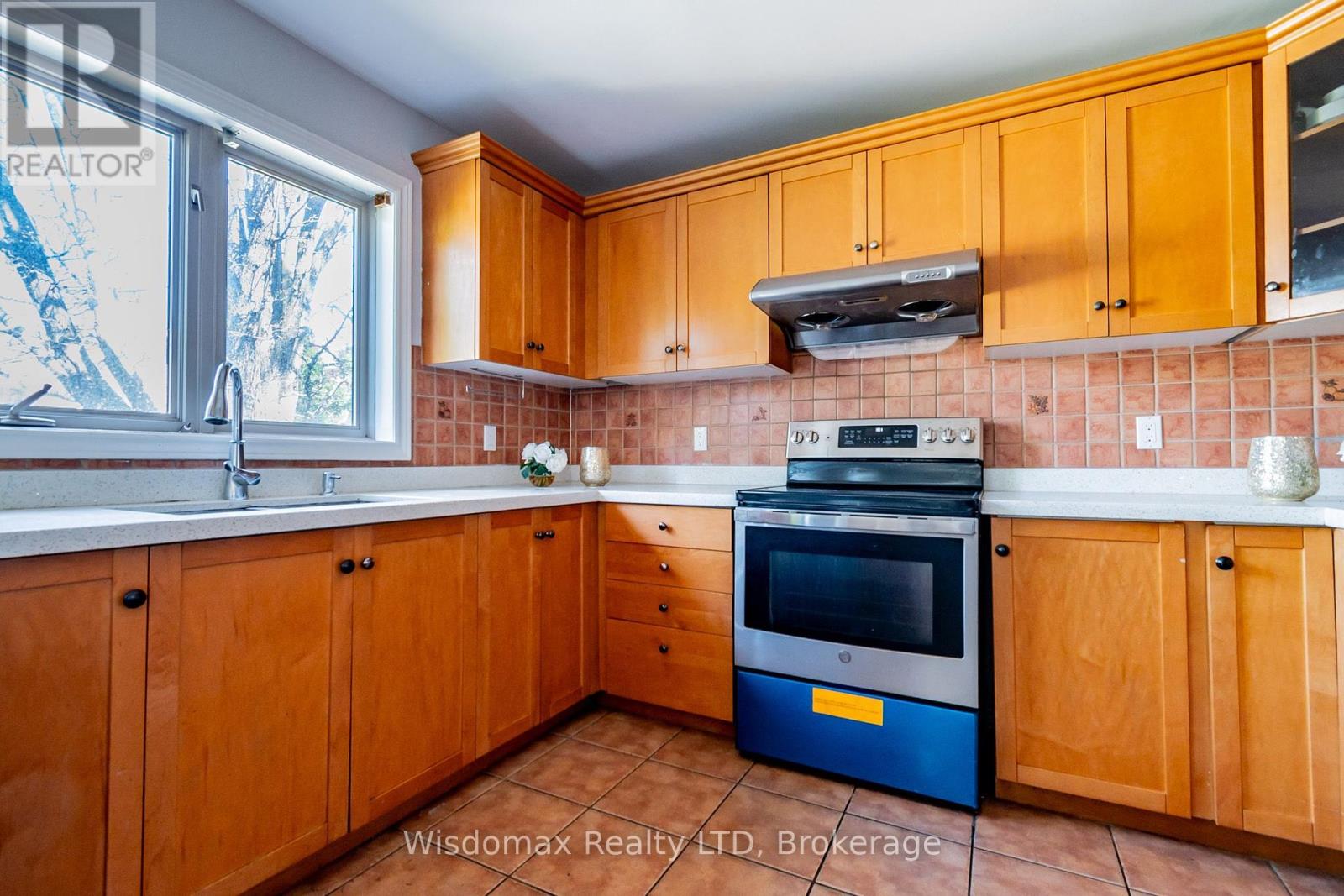 52 Stevens Drive, Niagara-On-The-Lake, Ontario  L0S 1J0 - Photo 8 - X12085370