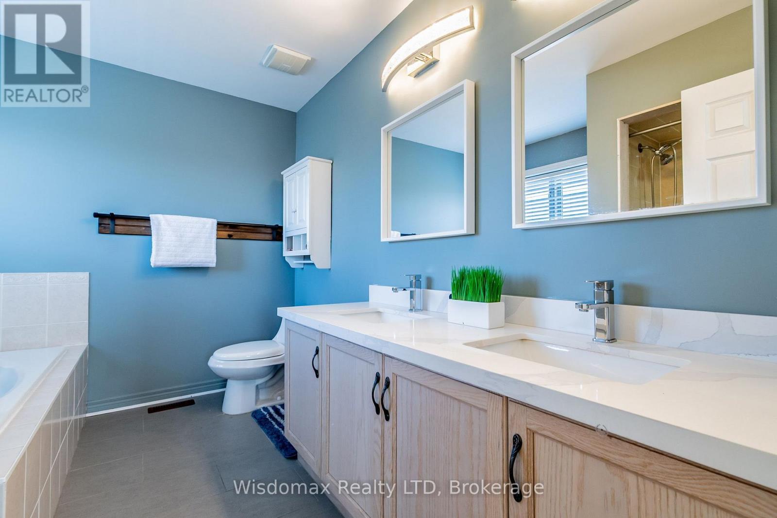 52 Stevens Drive, Niagara-On-The-Lake, Ontario  L0S 1J0 - Photo 22 - X12085370