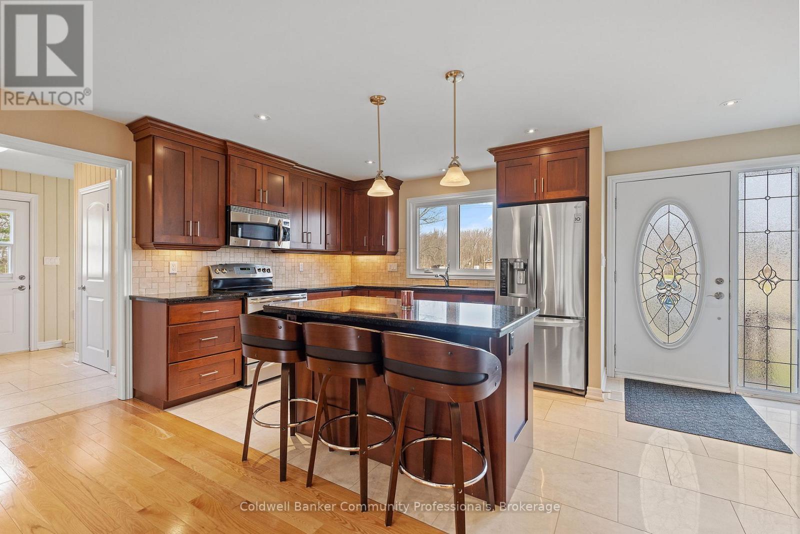 643 Line 7 Road N, Niagara-On-The-Lake, Ontario  L0S 1J0 - Photo 10 - X12085421