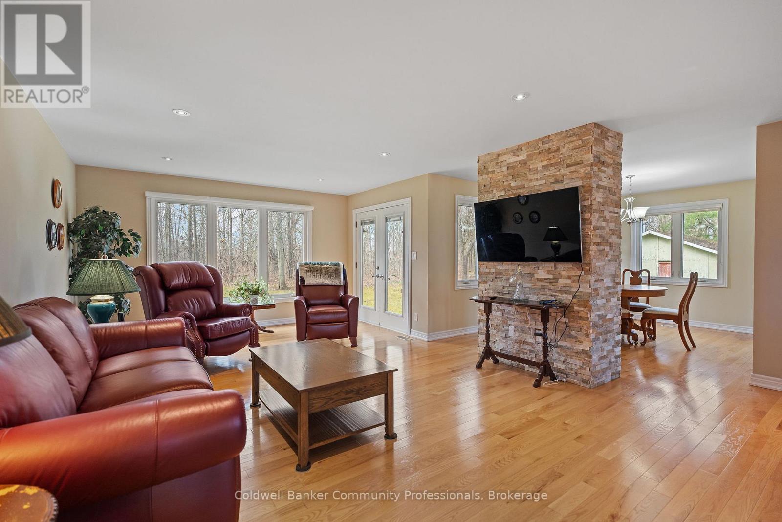 643 Line 7 Road N, Niagara-On-The-Lake, Ontario  L0S 1J0 - Photo 14 - X12085421