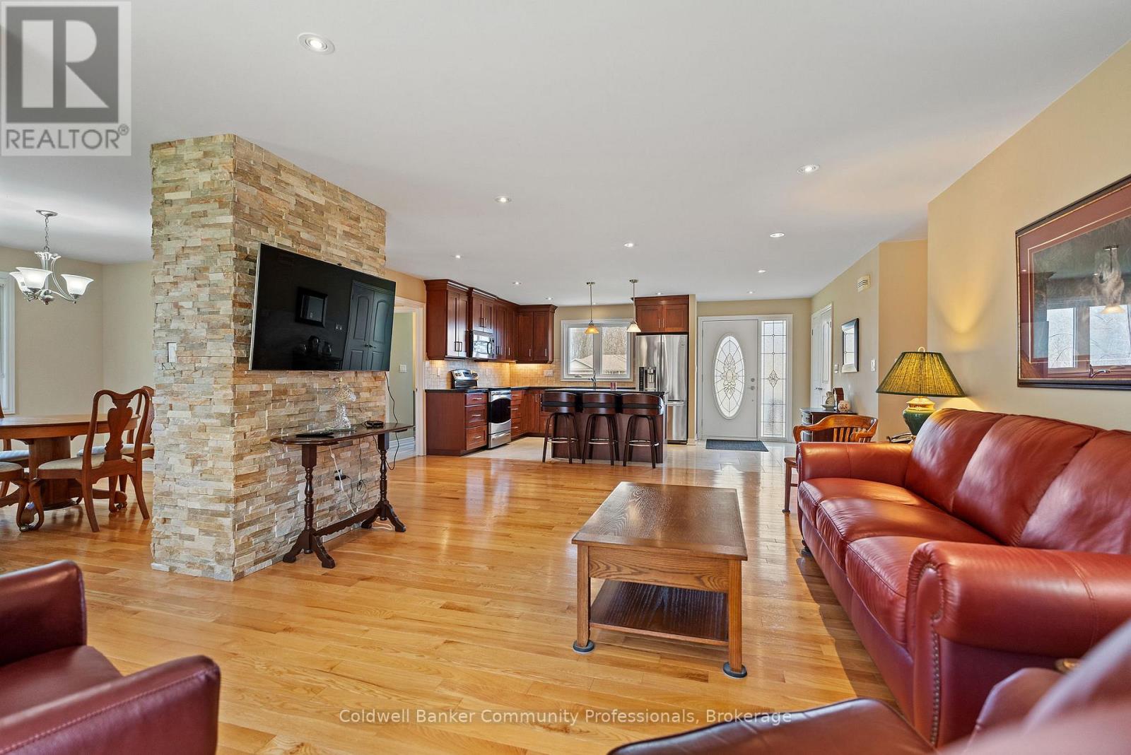 643 Line 7 Road N, Niagara-On-The-Lake, Ontario  L0S 1J0 - Photo 15 - X12085421