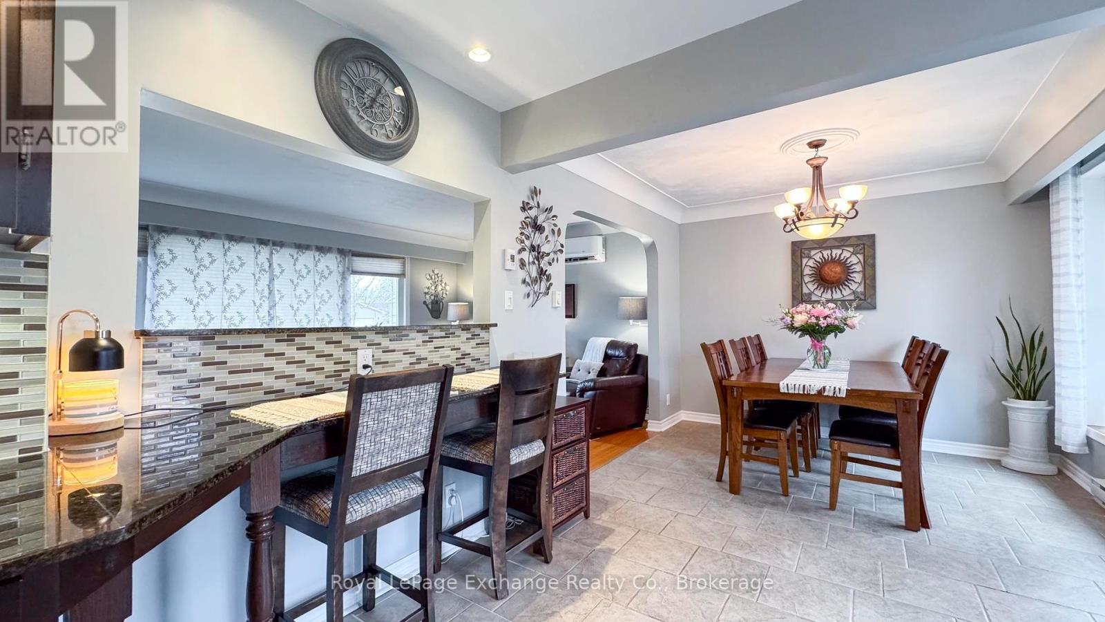 398 Kingsway Street, Kincardine, Ontario  N2Z 1W3 - Photo 14 - X12075387