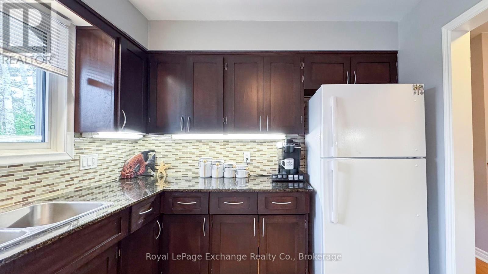 398 Kingsway Street, Kincardine, Ontario  N2Z 1W3 - Photo 17 - X12075387
