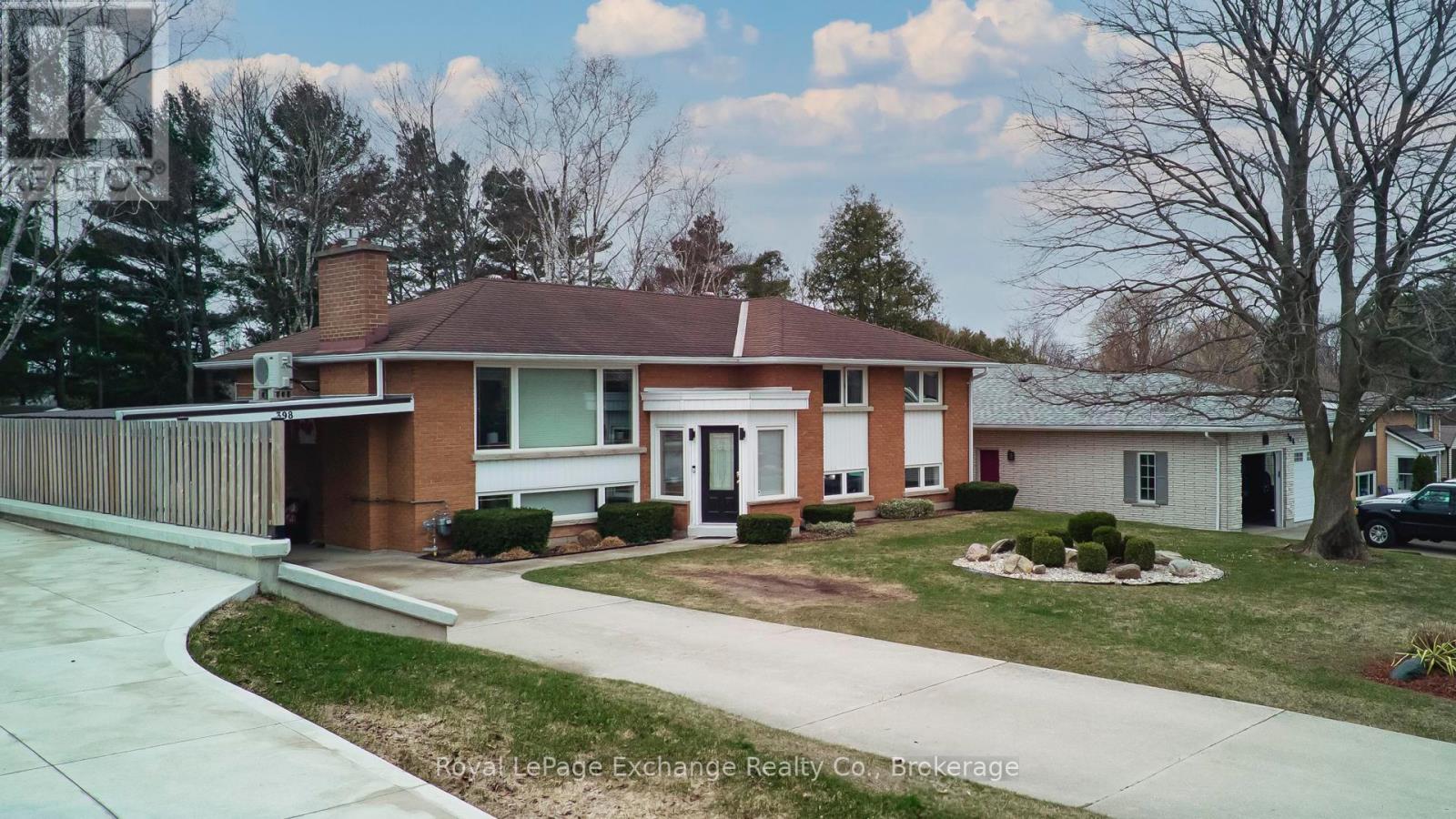 398 Kingsway Street, Kincardine, Ontario  N2Z 1W3 - Photo 2 - X12075387