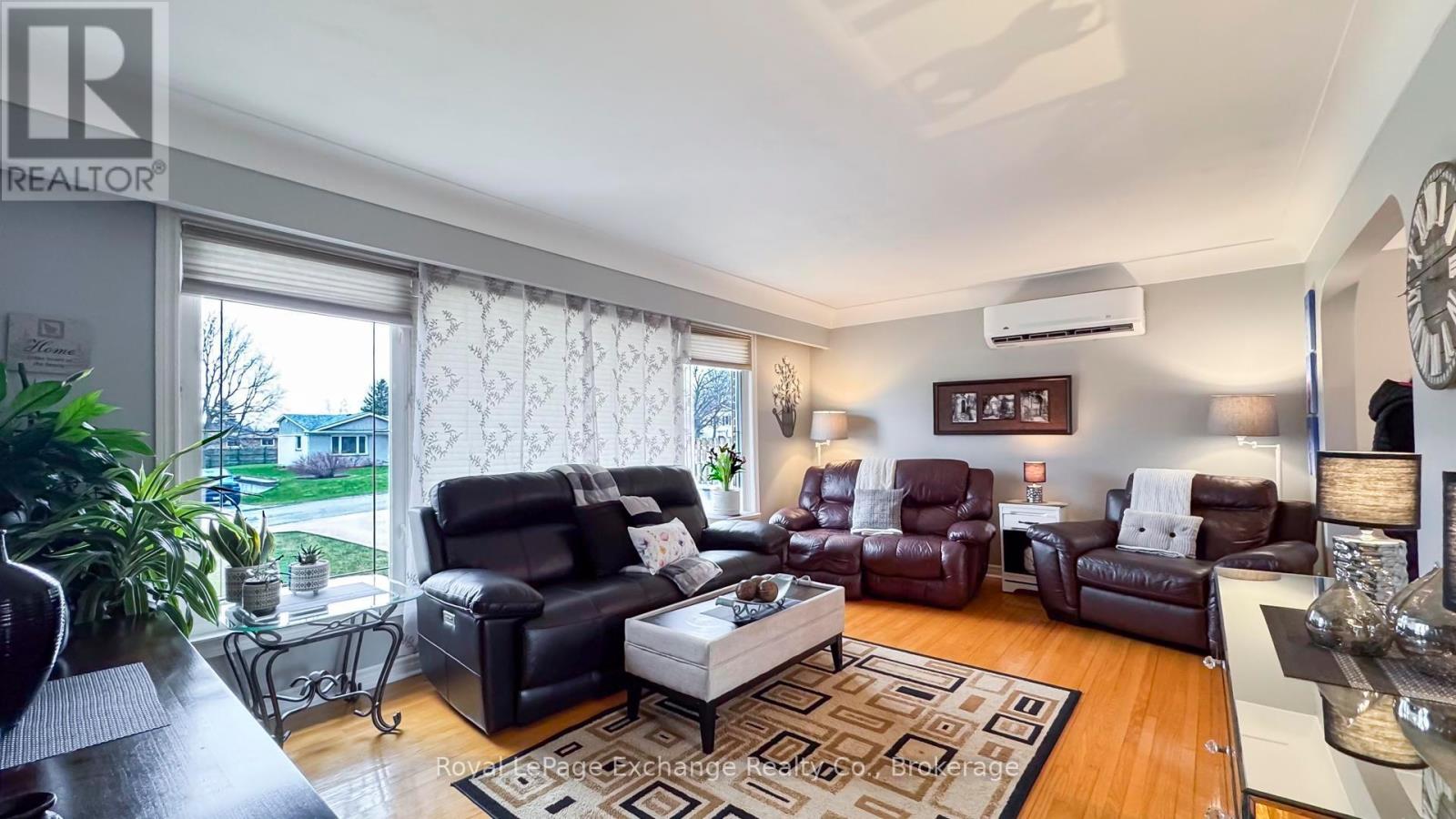 398 Kingsway Street, Kincardine, Ontario  N2Z 1W3 - Photo 6 - X12075387